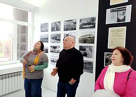 Виставковий комплекс Національного аерокосмічного університету «Харківський авіаційний інститут», присутні професор Прилуцька А.Є. та доктор наук Шемаєва Г. В.